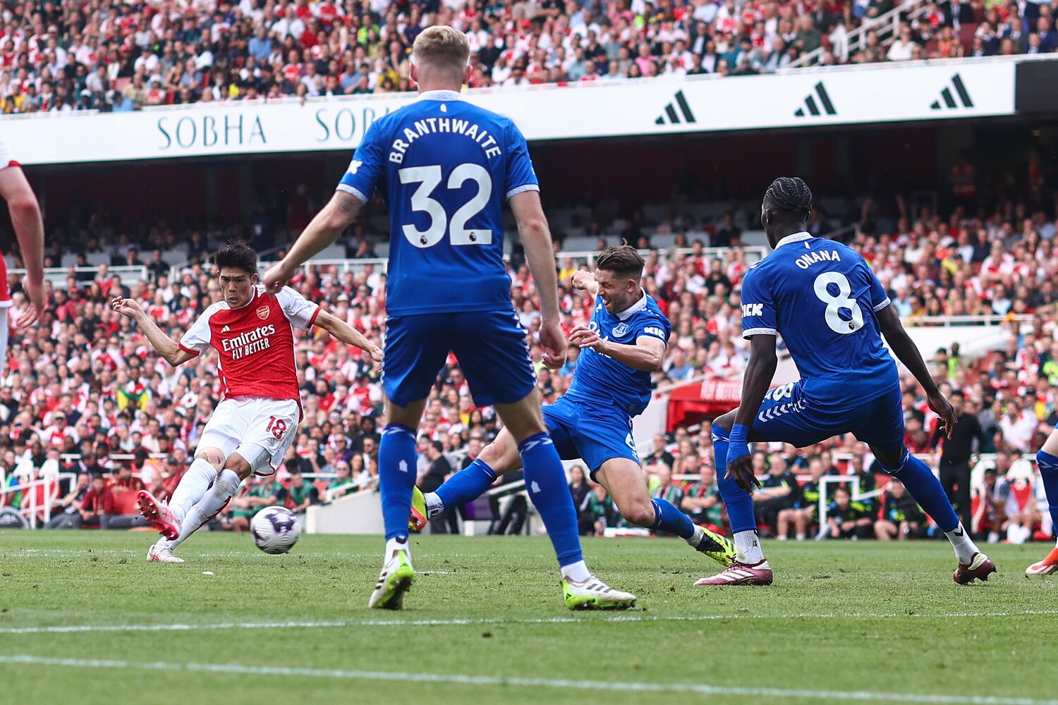 最終節、冨安の劇的ゴール【1枚目／全4枚】。じつは相手CBタルコウスキ、MFオナナの“2人股抜き”ゴールだった　©Getty Images