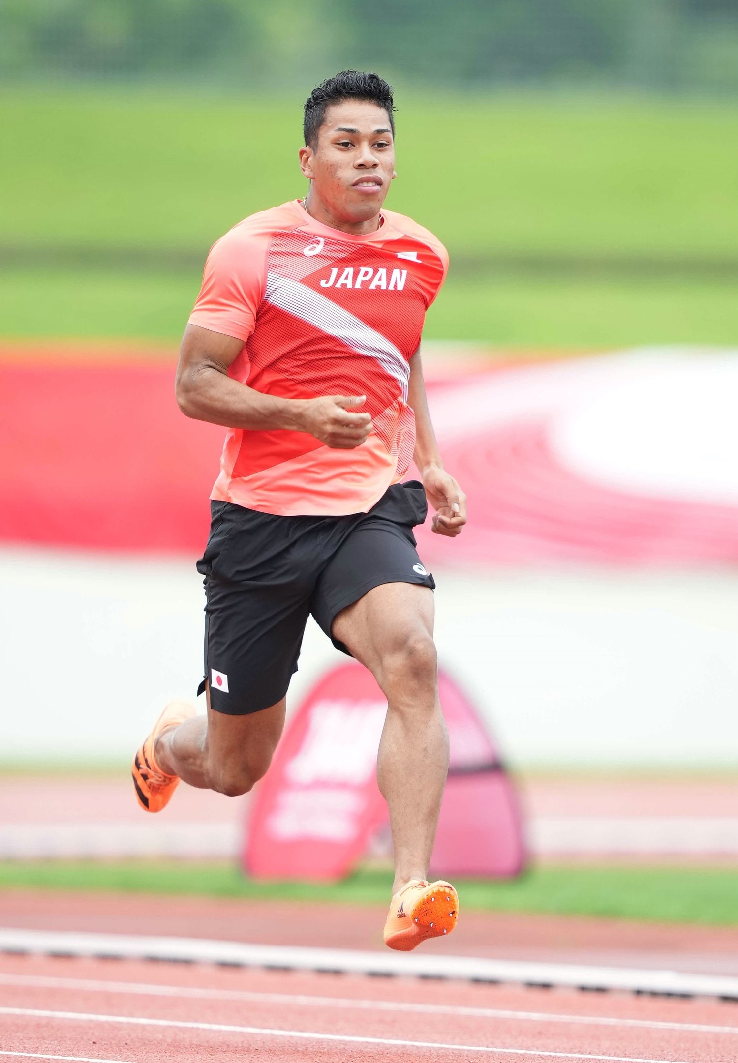 東京五輪に向けた男子短距離代表の合宿で、汗を流すデーデー・ブルーノ　©JIJI PRESS