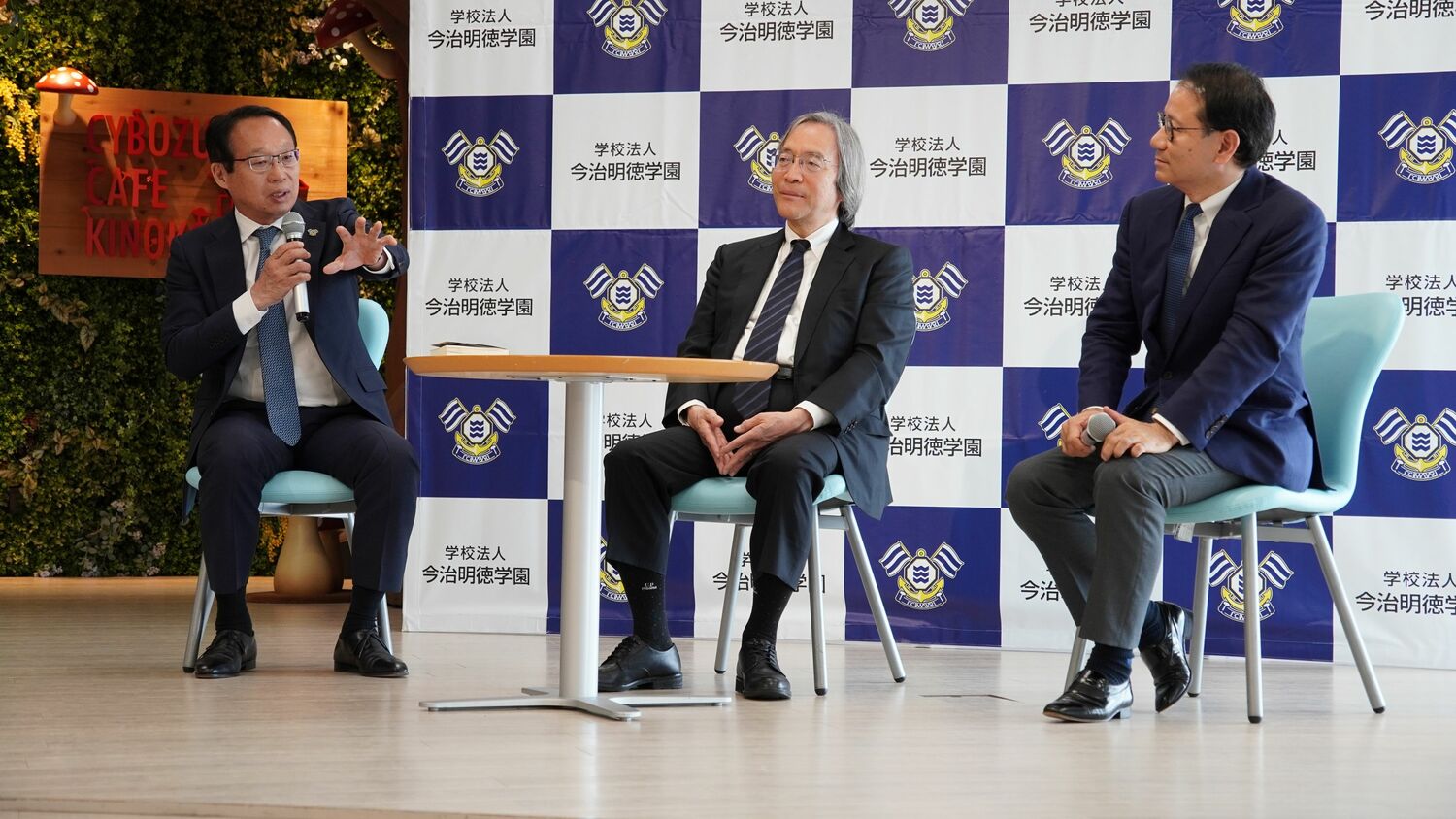 「未来を作る人財を育てる教育とは？」というテーマで語る（左から）岡田武史、東京大学教授・鈴木寛、多摩大学大学院名誉教授・田坂広志　©︎学校法人今治明徳学園