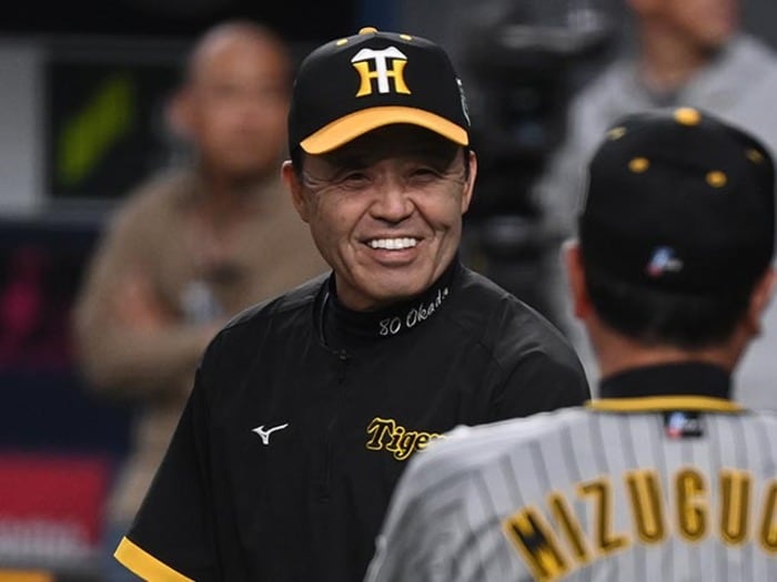 野村克也でも星野仙一でもなく「岡田彰布がNo.1監督」阪神で25年“チーム事情を知る男”が語る「なぜ天才的な采配ができるのか?」<Number Web> photograph by Naoya Sanuki
