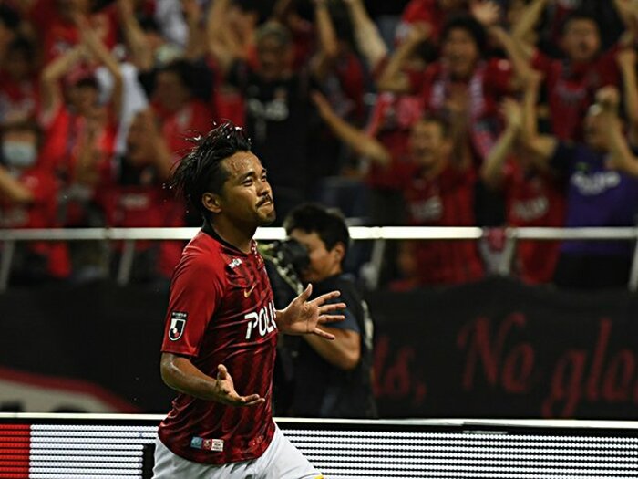 浦和・興梠慎三が8年連続二桁得点。佐藤寿人が語る2人の意外な共通点。＜Number Web＞ photograph by Getty Images