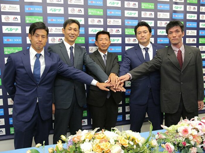 平凡な選手が指導者になった時……。西武・星孝典が目指す“コーチの星”。<Number Web> photograph by Sankei Shimbun