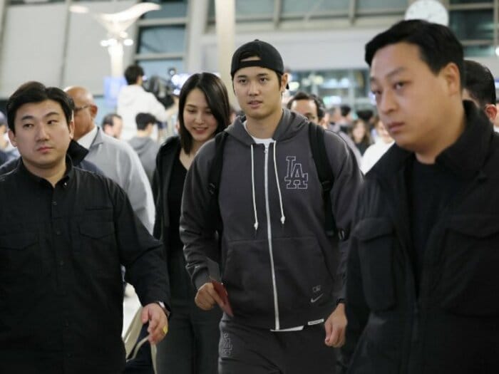 「さようなら。オオタニ、キムハソン」韓国で異例の“自国選手より大谷翔平推し”生中継、一体何が…？「大谷妻5000円バッグの衝撃」「水原通訳は…」＜Number Web＞ photograph by Sankei Shimbun