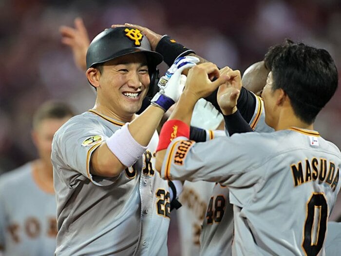今の巨人のピンチを救えるのは、捕手・小林誠司しかいないのでは? 東京五輪優勝も“陰のMVP”は甲斐拓也だった<Number Web> photograph by Sankei Shimbun