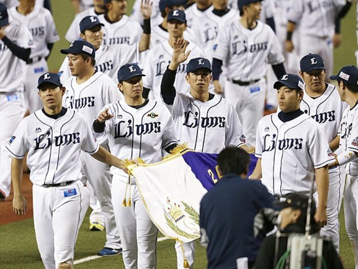 浅村がこぼした「力の差を感じる」。西武とソフトバンクは何が違ったか。＜Number Web＞ photograph by Kyodo News