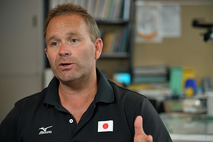 コミュニケーション重視の指揮官らしく、物腰は柔らかい。