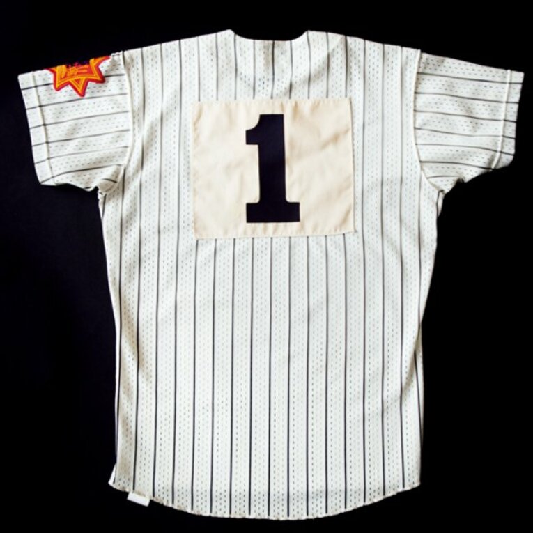 ダルビッシュから受け継いだ1番のゼッケンを縫いつけた高山のユニフォム　©︎Yuki Suenaga