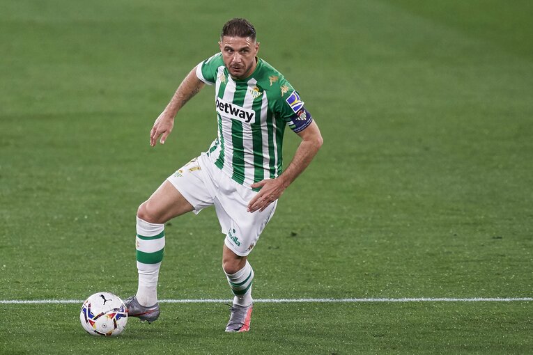 39歳になった今季もピッチに立ち続けるホアキン（2月1日のリーガ・オサスナ戦で）　©Getty Images