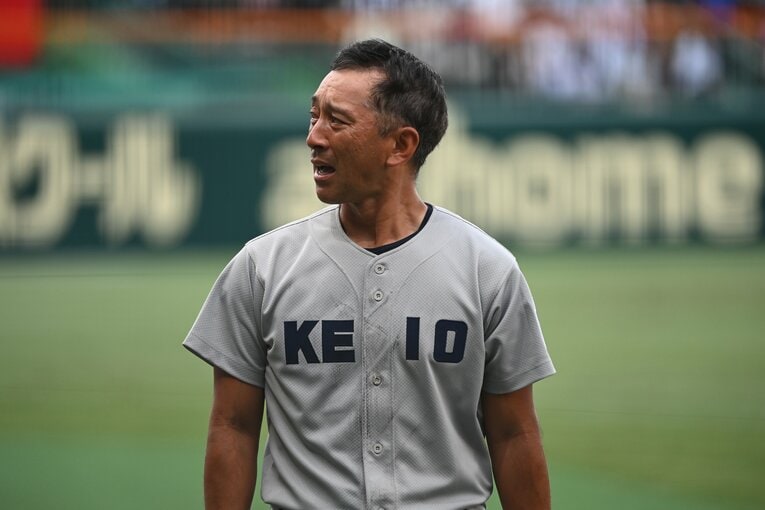 優勝後、アルプスへの挨拶を終えて…森林監督の目に涙が（5枚目／全6枚）　©Naoya Sanuki