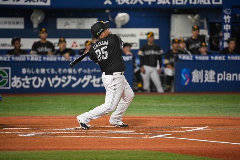 日本シリーズ第2戦、初回に山川穂高が先制2ランを放つ　©︎Nanae Suzuki