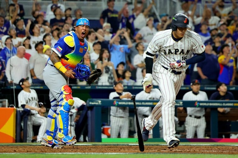最後の打者となった大谷翔平を打ち取り、雄叫びを上げるサルバドール・ペレス　©︎Kelly Gavin/WBCI/MLB Photos via Getty Images
