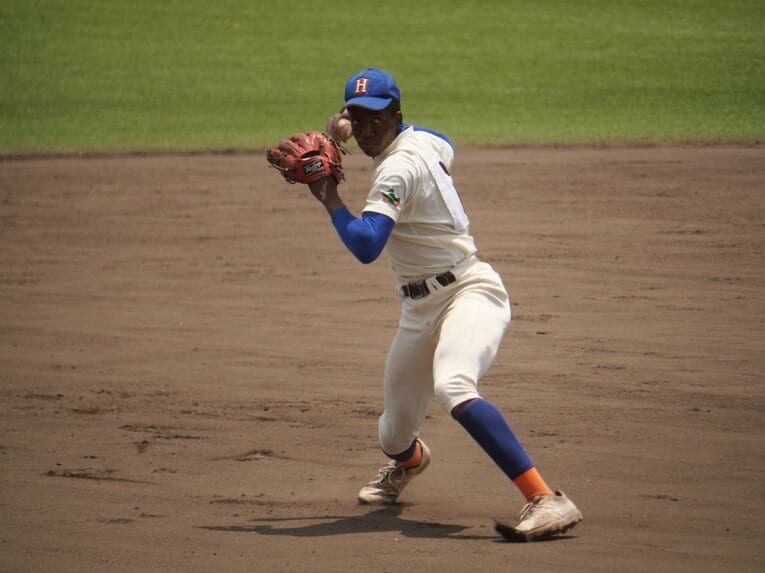 1年前は“ドラフト1位”と予想できなかった…ソフトバンクが指名公表「イヒネ・イツア」とは何者か？ 守備の名手は“課題あり”とキッパリ(15)