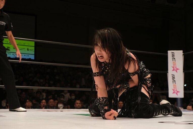 無料中継でも話題を集めた上谷沙弥vsAZM（9月27日）　©Norihiro Hashimoto