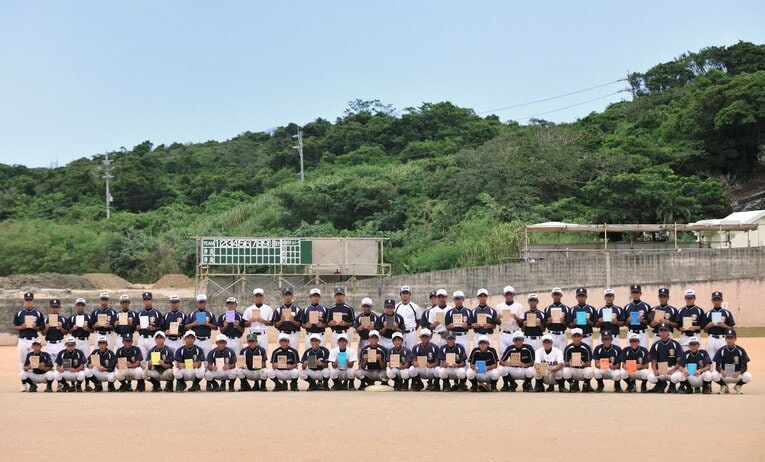 沖縄尚学高校野球部の集合写真（2009年撮影）　©︎Takuya Sugiyama