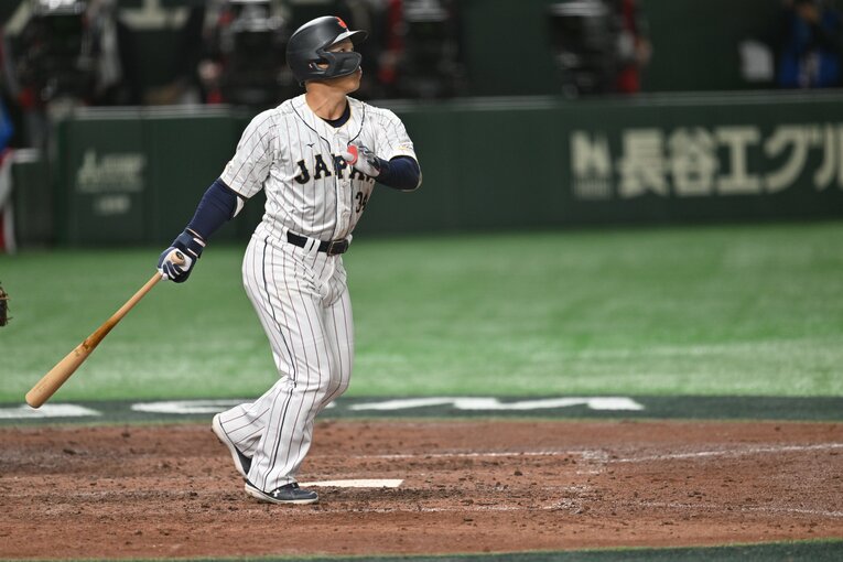 WBC第1号は、ボールがバットに吸い付くような吉田らしいスイングで東京ドームのライトスタンドへ　©︎Naoya Sanuki