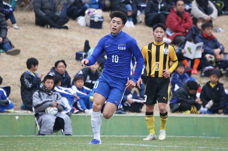 攻撃を牽引する10番鈴木唯人ら、注目選手が揃う市立船橋。監督、選手にとって初めての選手権に挑む。 ／ photograph by Takahito Ando