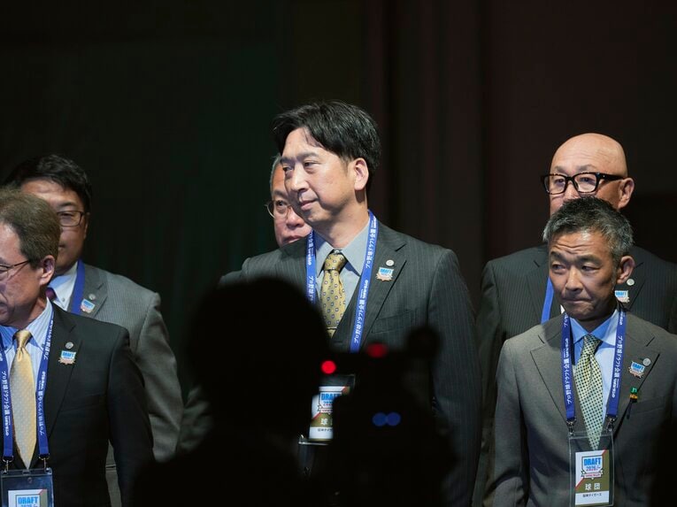「表情が対照的すぎる！」ドラフト会場で見た巨人と阪神の首脳陣　©Yuki Suenaga