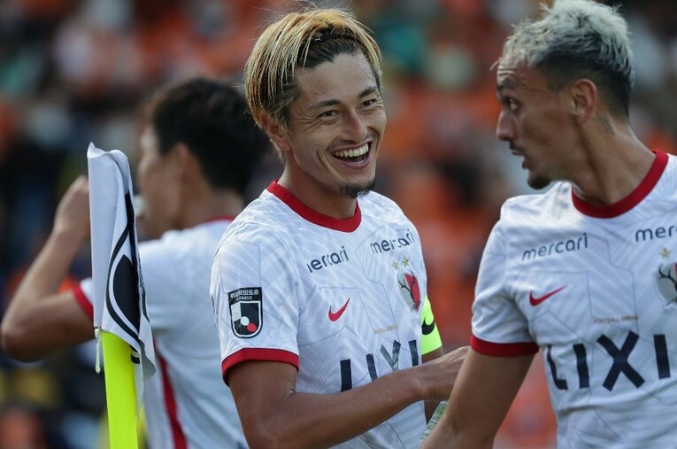 今季はリーグトップの9アシスト（7ゴール、第33節終了時点）と献身性も光るJ1鹿島FW鈴木優磨。ベルギーでの経験がプレーの幅を広げた ／ photograph by J.LEAGUE