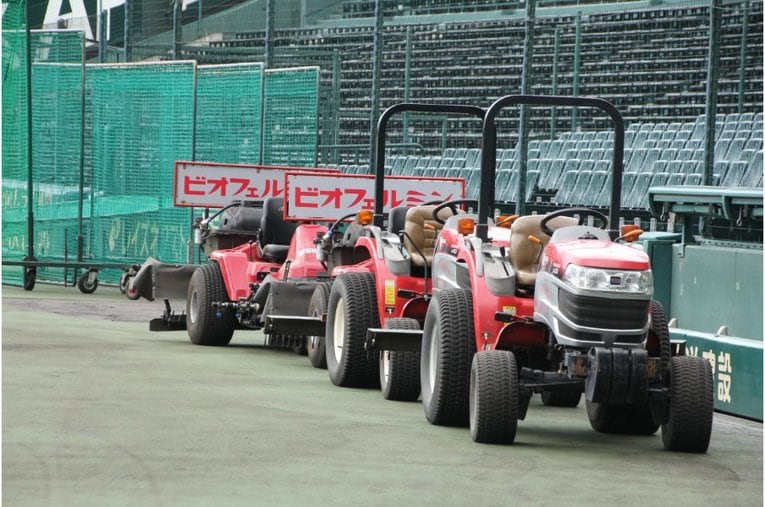 「阪神園芸は神整備だし神対応なのか…」 前夜は雨→甲子園での試合当日朝に《職人の技》をじっくり見せてくれた(16)