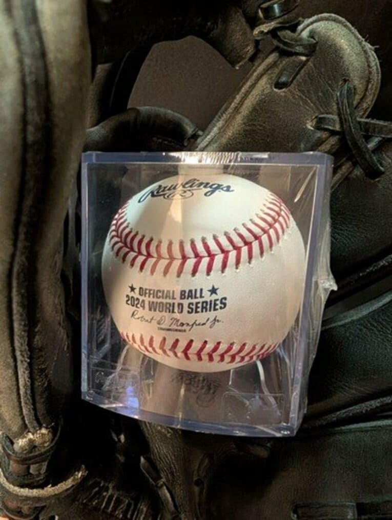 ケース入りの公式球。本当はHRボールを手にしたいと願ってはいたが、これも大きなメモラビリアだ　©Aki