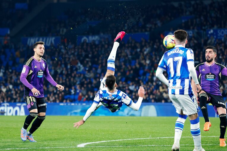 「TAKEユニの日本人ファンが増えた気が」久保建英MOMも“代えが利かない状態”を現地撮影…ソシエダは狂う歯車を直せるか(33)