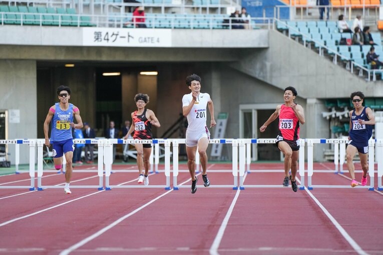 静岡国際の400ｍハードルは48秒96のタイムで2位　©Satoshi Wada