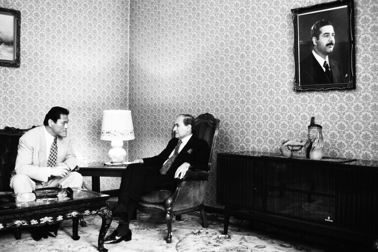 湾岸危機を受けて、猪木は中国でイラク大使と会談を持った