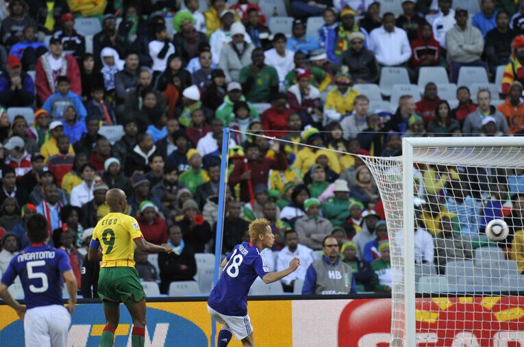 南アフリカW杯カメルーン戦で先制点を決めた本田　©︎JMPA