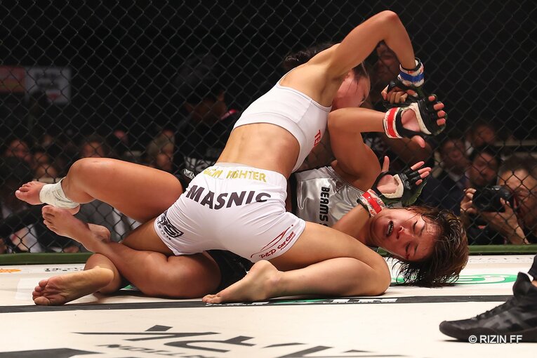 RENAvsシン・ユリ　©RIZIN FF