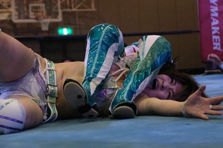 「可憐ですねぇ」人気女子レスラー・安納サオリに観客もウットリ…初の凱旋大会に滋賀が沸いた日「“絶対不屈彼女”は泣かないんです」(96)