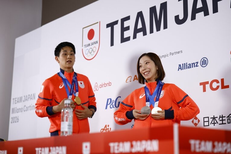 【りくりゅうミラノ幸せ写真】メダル獲得会見にて　©Sunao Noto/JMPA