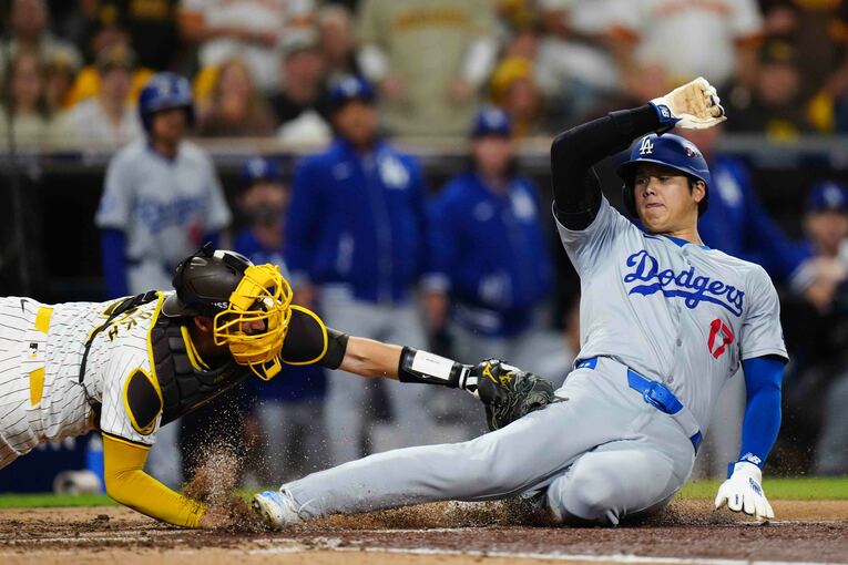 パドレス戦、ホーム突入したもののアウトになった大谷　©Getty Images