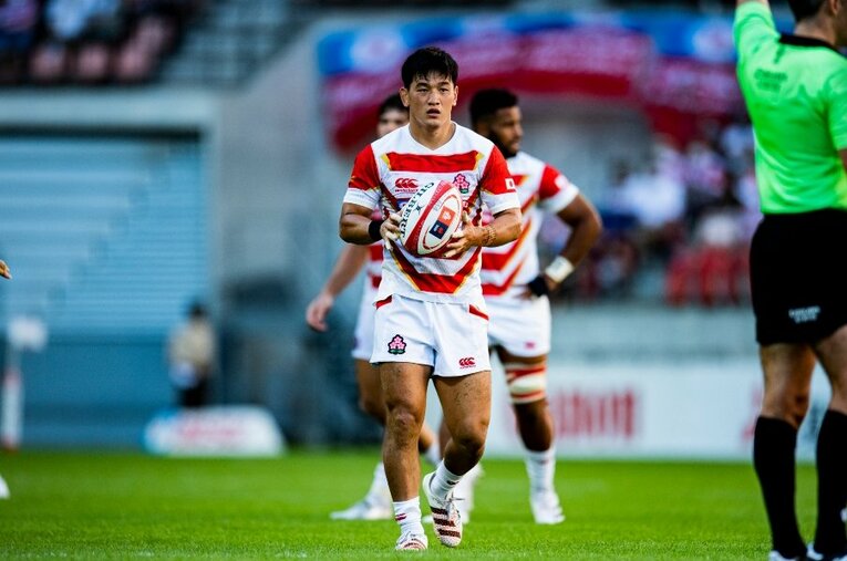 フランス第2戦でも10番を託された李承信（21歳）。第1戦ではキレのあるアタックを披露した ／ photograph by Atsushi Kondo