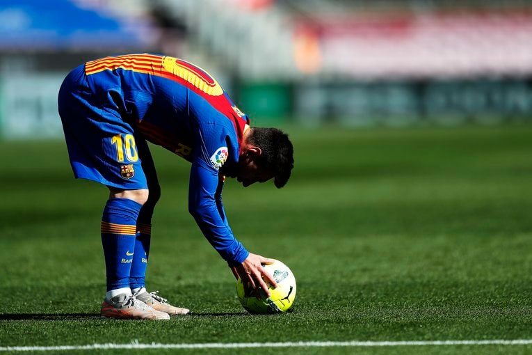 FKをセットするメッシ©Daisuke Nakashima