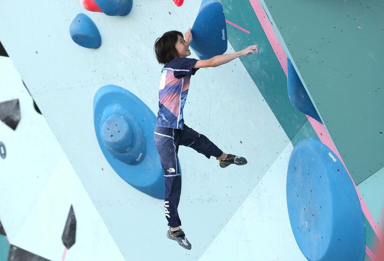 決勝の第1課題最初のホールドに挑むも、つかむことができなかった（2枚目）　©JIJI PRESS