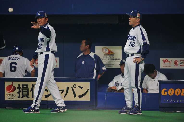 森繁和コーチと落合監督　©Hideki Sugiyama