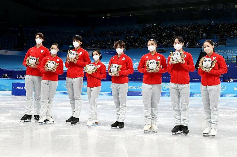 銅メダルを獲得したフィギュア団体日本代表 ／ photograph by Getty Images