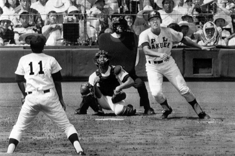 1985年夏の甲子園決勝で2本目の本塁打を放ったPL学園・清原和博 ／ photograph by SANKEI SHIMBUN