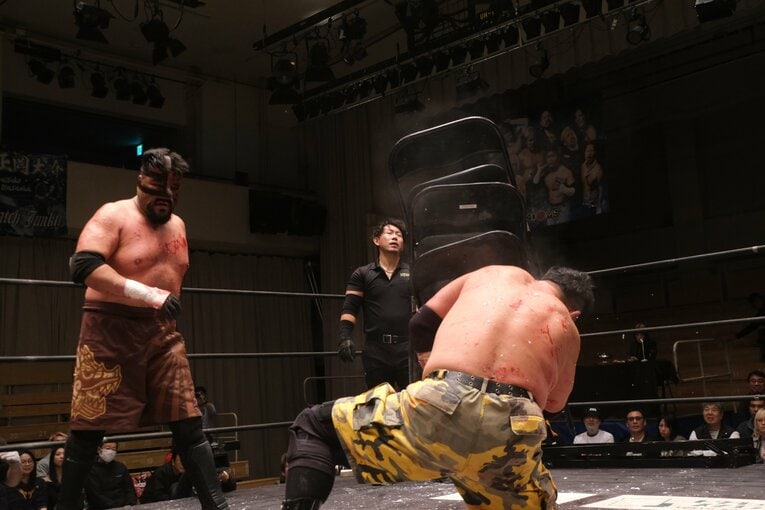 蛍光灯で殴り合い、大流血して…メキシコ人デスマッチファイター「もっと日本にいたい」ビオレント・ジャックの切実な思い「外国人がって…でも、ここがオレの家」(41)