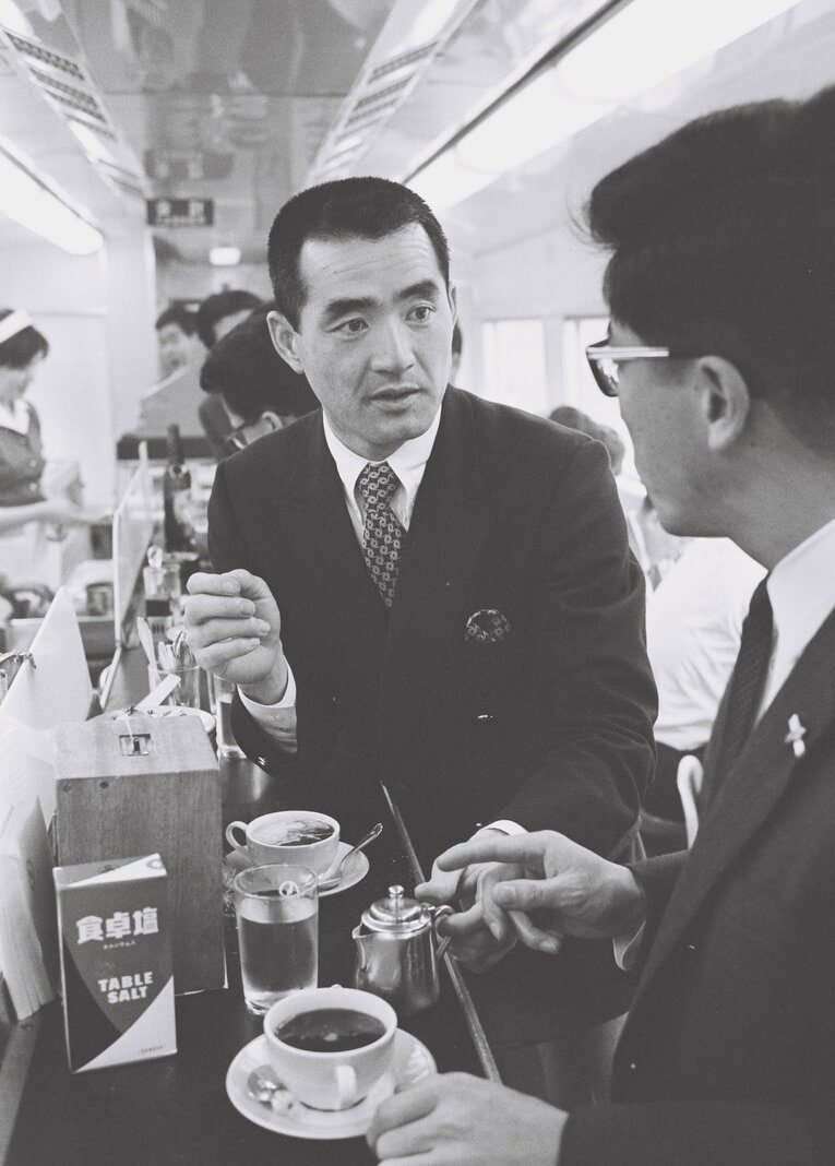 新幹線で神対応　©BUNGEISHUNJU