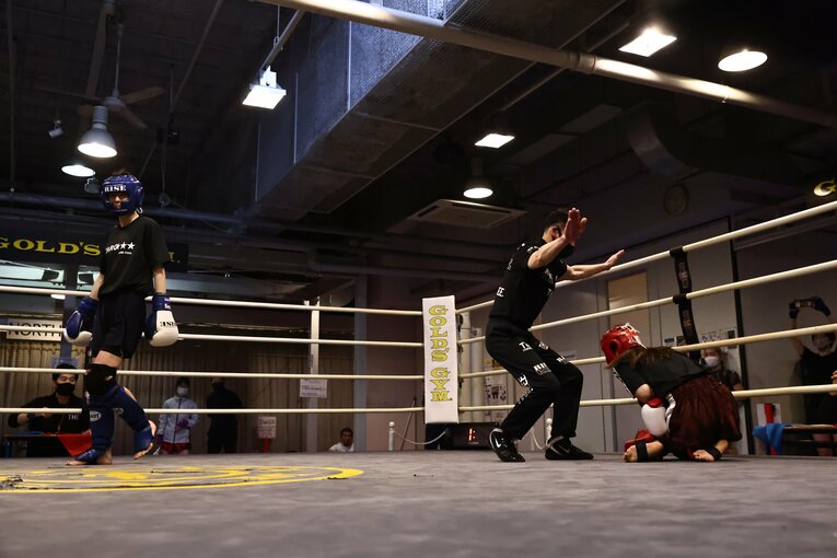 1月22日のアマチュア大会『RISE Nova』。宮原華音は開始15秒、ミドルキックでKO勝ち　©RISE