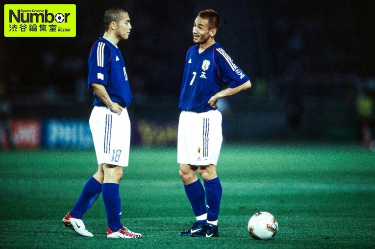 稀代の才能が集結した2002年の日本代表の中で、ひときわ強い輝きを放った中田英寿（右）と小野伸二 ／ photograph by Atsushi Kondo