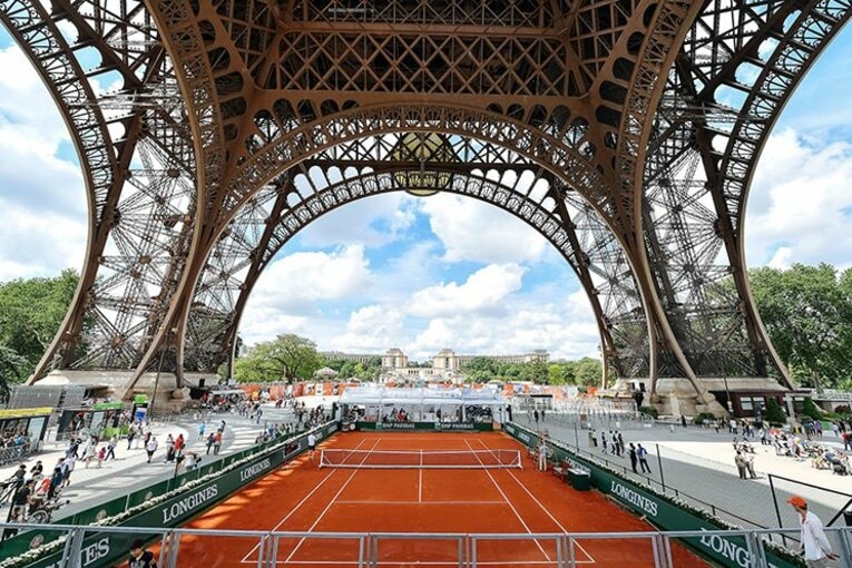 エッフェル塔の下にクレーコートが出現。「未来のエース」が繰り広げた熱い戦い。(2)