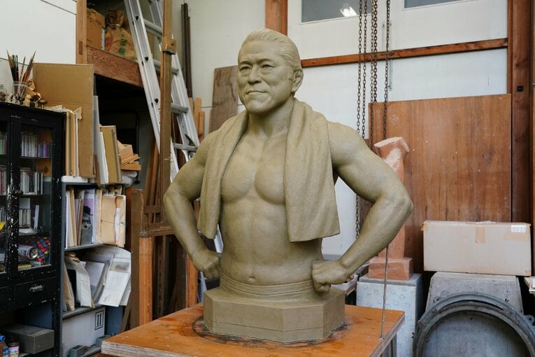 完成した粘土の猪木像の原型