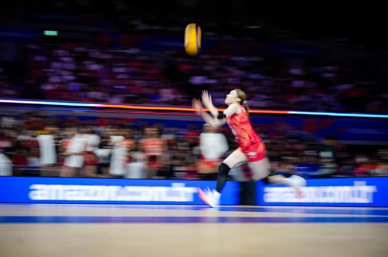 石川真佑（VNLブラジル戦）　©︎Volleyball World