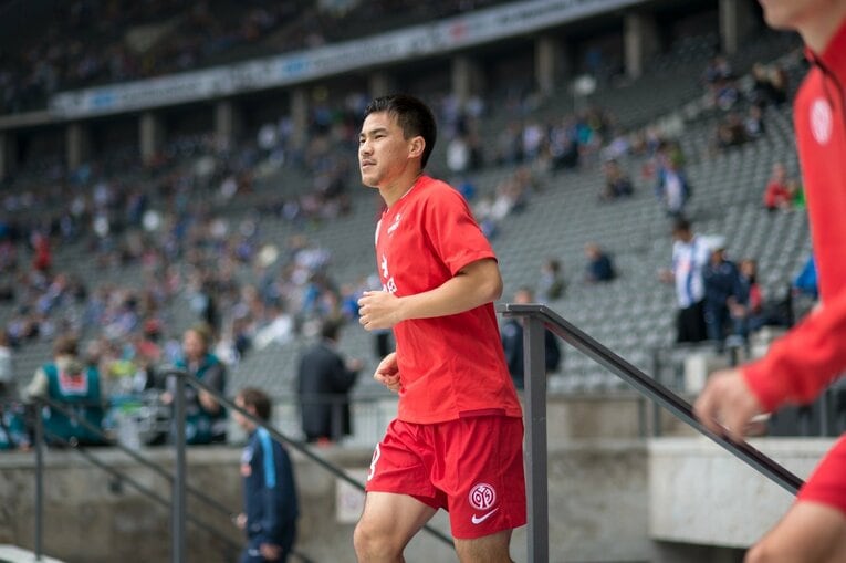 2014-15シーズンの岡崎　©Sports Graphic Number