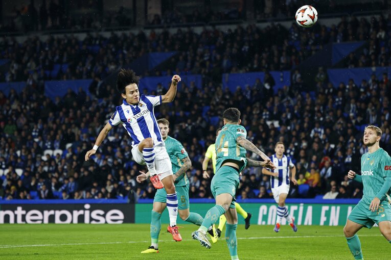 開始早々からボックス内でヘディングでゴールへ迫った　©Daisuke Nakashima