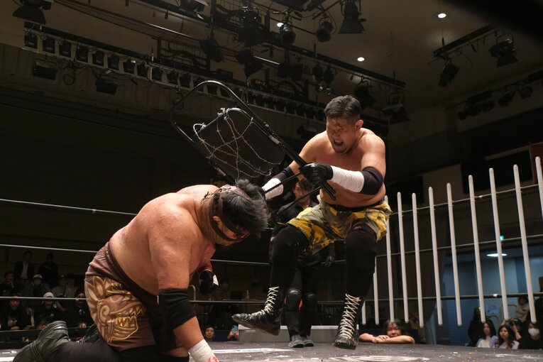 蛍光灯で殴り合い、大流血して…メキシコ人デスマッチファイター「もっと日本にいたい」ビオレント・ジャックの切実な思い「外国人がって…でも、ここがオレの家」(95)