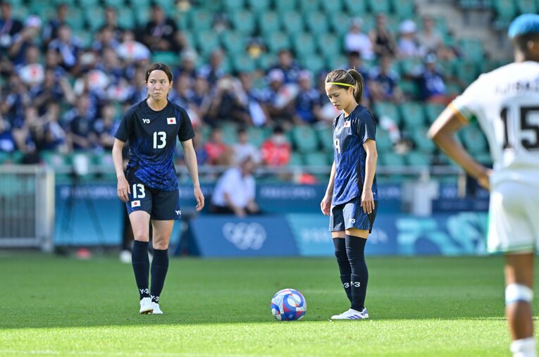ナイジェリア戦、北川ひかるのFK弾のち長谷川らと大喜び（全6枚中の1枚目） ©Takuya Nakachi/JMPA