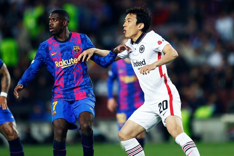 「初めて日本人がバルサのカンプノウで勝利」歴史的瞬間を撮った… 鎌田大地のアシストと献身に感動した理由〈長谷部誠も出場〉(35)